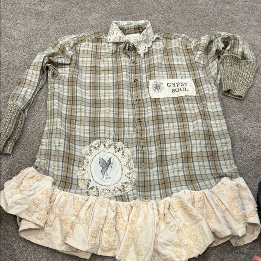 Tia Rain Designs size large button down top